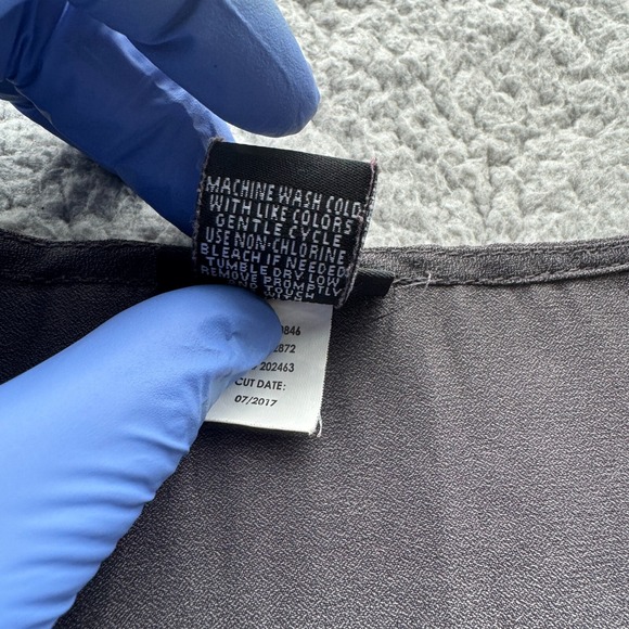 Torrid Short Sleeve T-Shirt Gray Women's Size 3 V-Neck Ruffled Comfortable Top - Picture 6 of 9